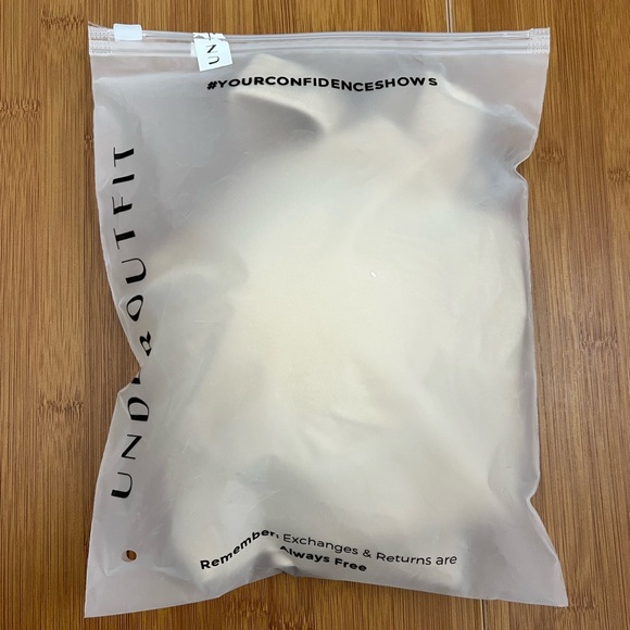 Underoutfit Wireless Everyday Bra - Medium - Picture 2 of 8